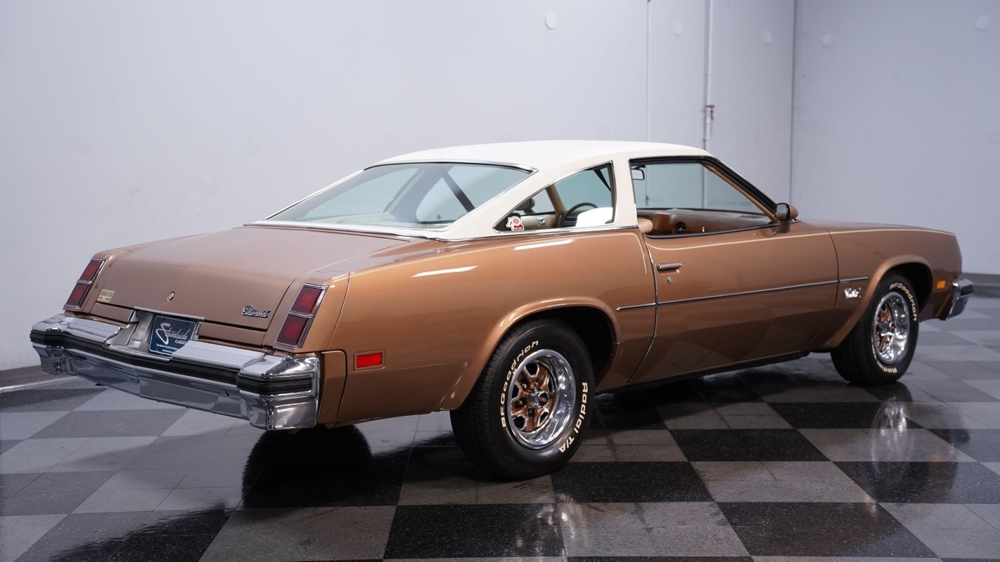 Oldsmobile-Cutlass-1976-Coupe-11