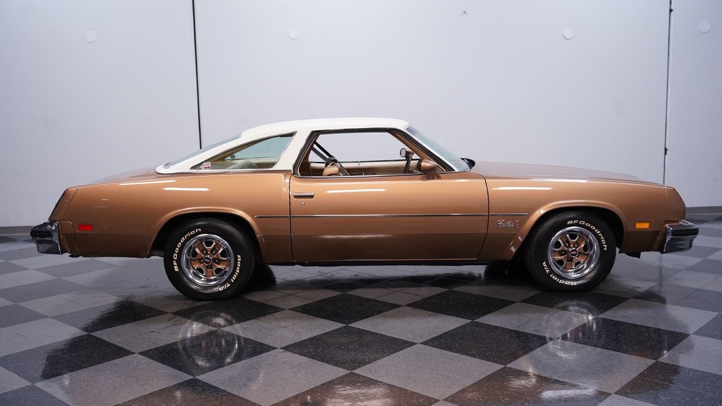 Oldsmobile-Cutlass-1976-Coupe-12