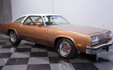 Oldsmobile-Cutlass-1976-Coupe-13