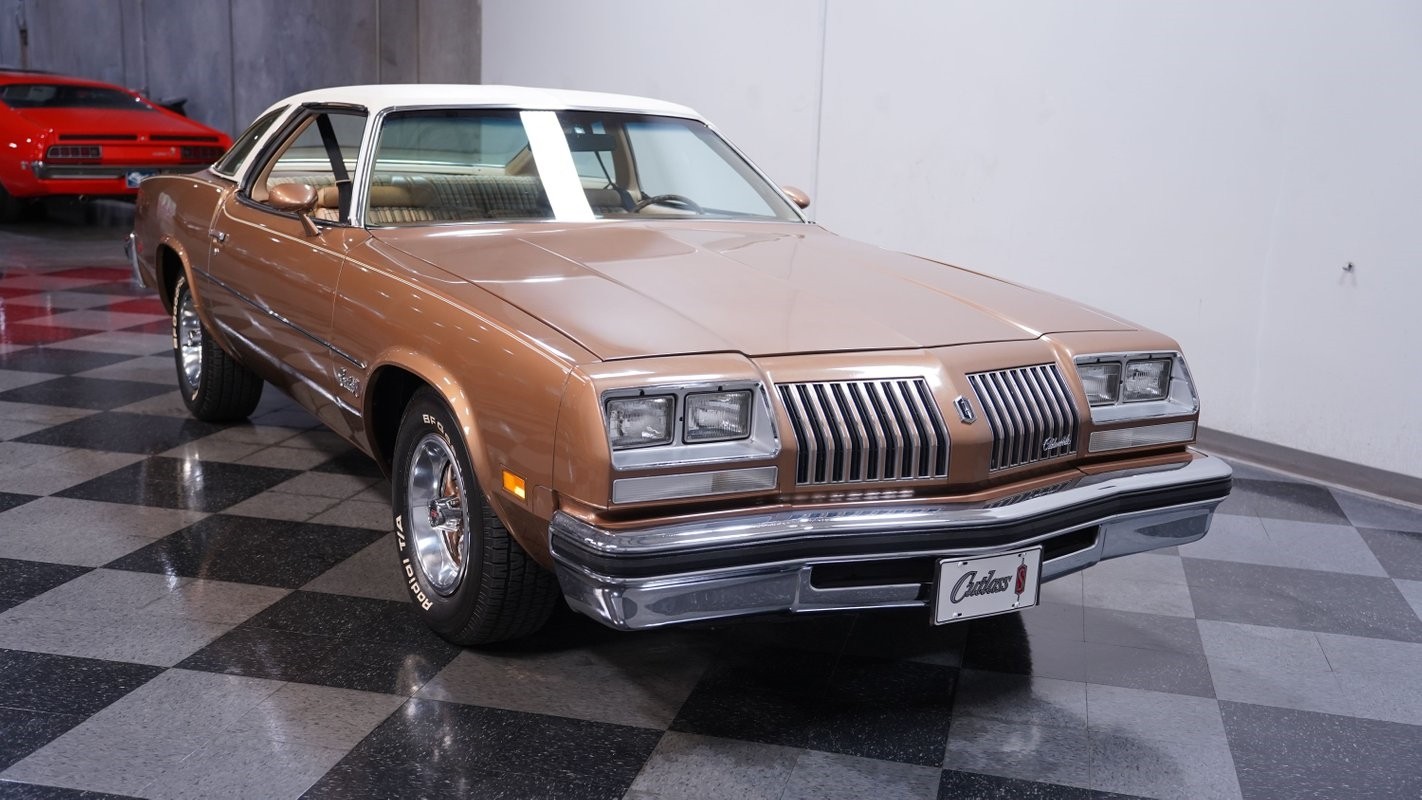 Oldsmobile-Cutlass-1976-Coupe-14