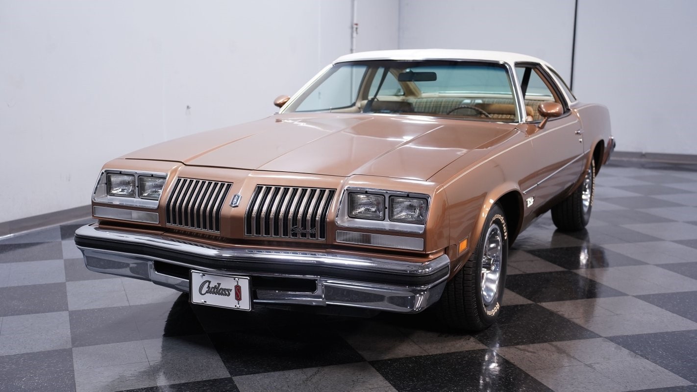 Oldsmobile-Cutlass-1976-Coupe-16