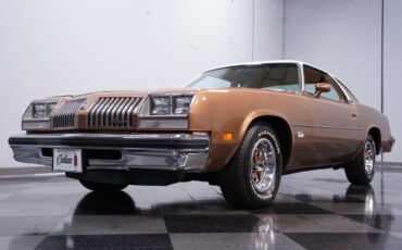 Oldsmobile-Cutlass-1976-Coupe-19