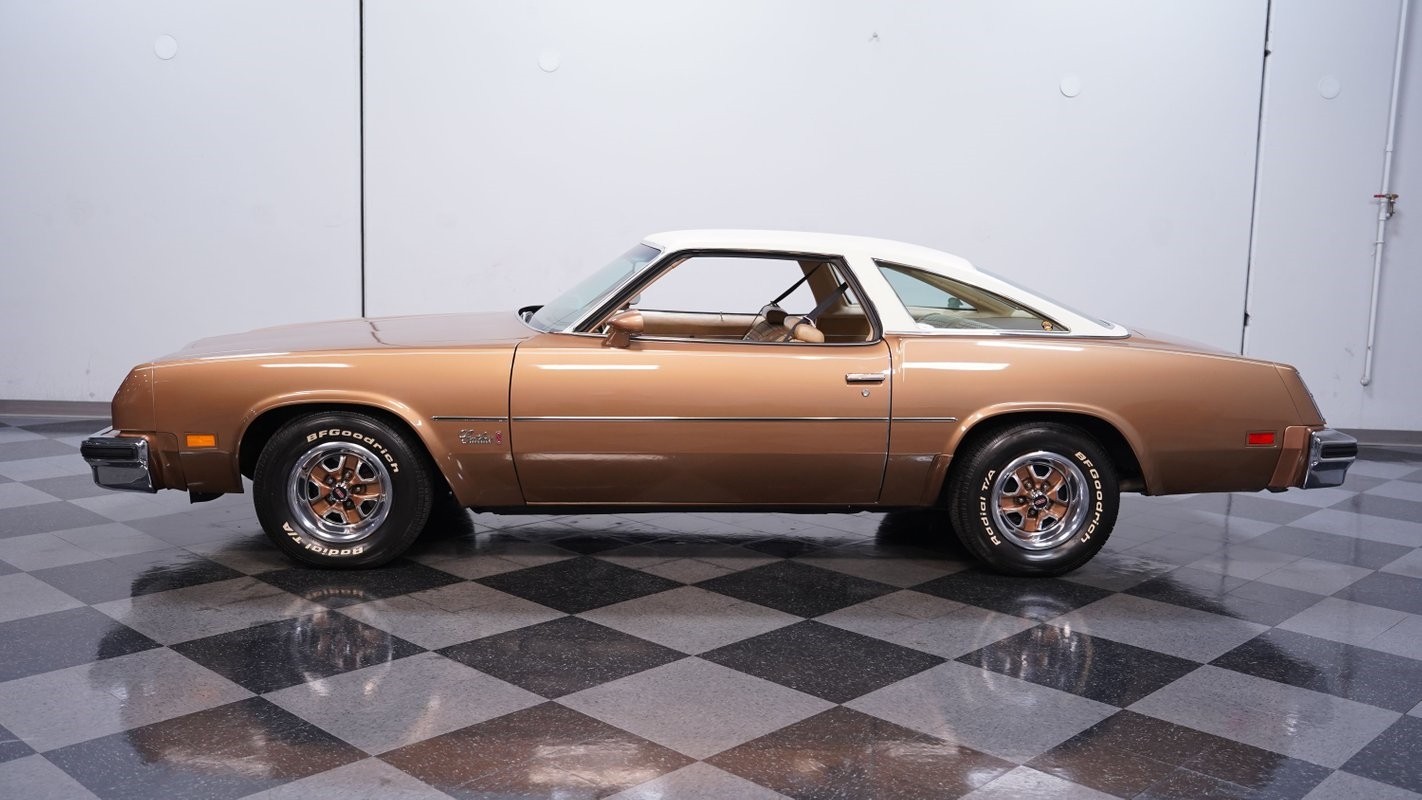 Oldsmobile-Cutlass-1976-Coupe-2