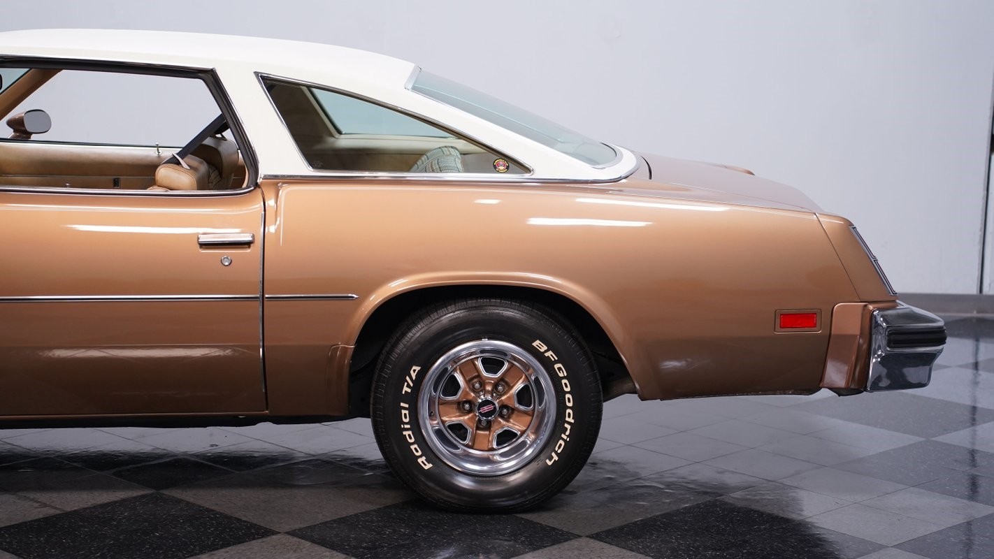 Oldsmobile-Cutlass-1976-Coupe-22