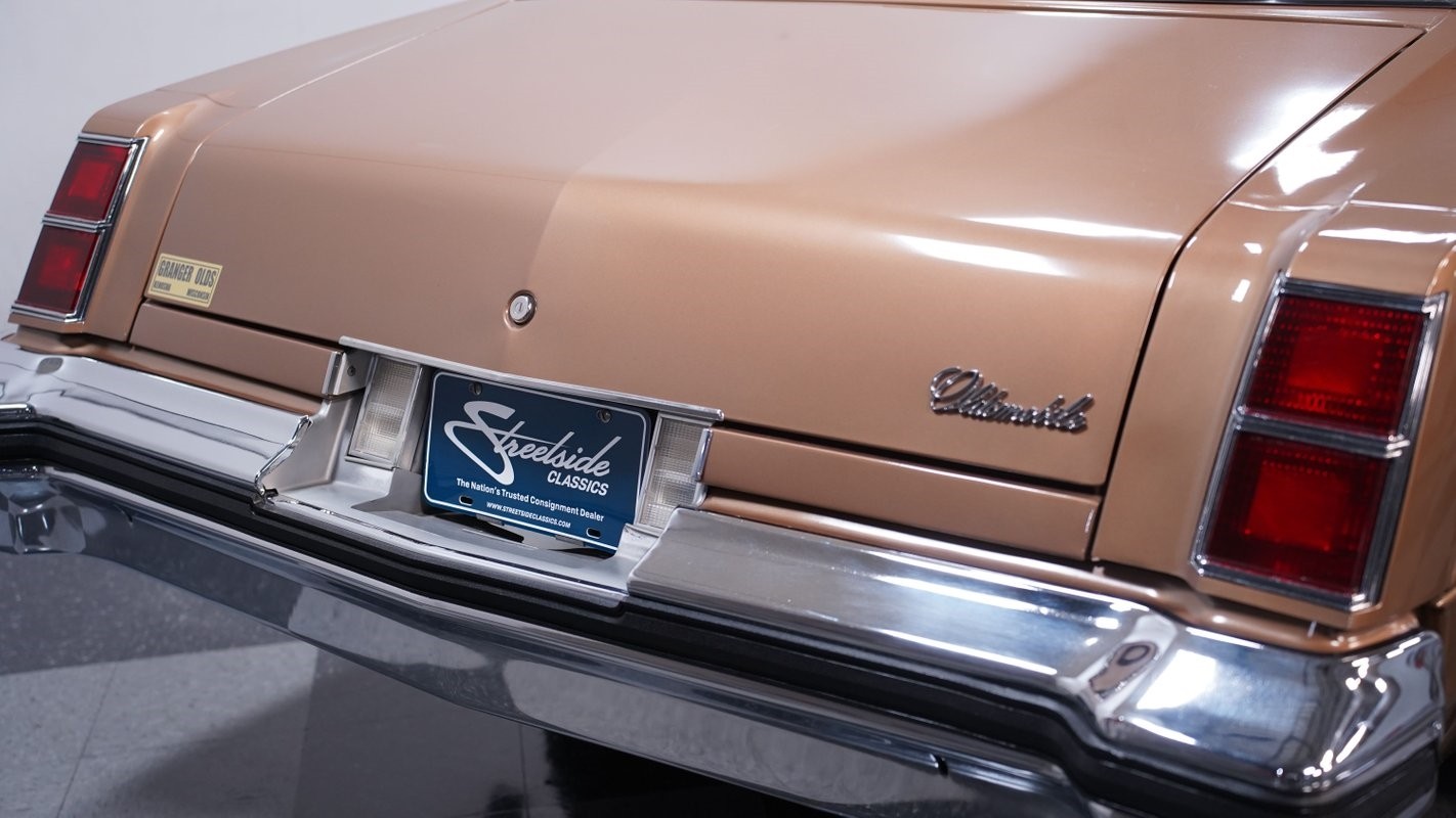 Oldsmobile-Cutlass-1976-Coupe-23