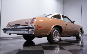 Oldsmobile-Cutlass-1976-Coupe-24