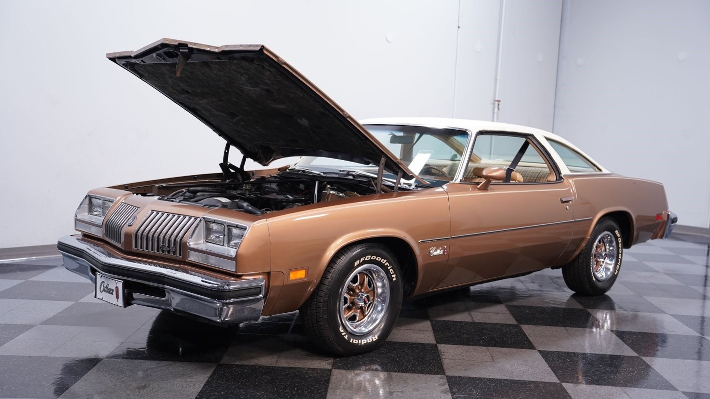 Oldsmobile-Cutlass-1976-Coupe-28
