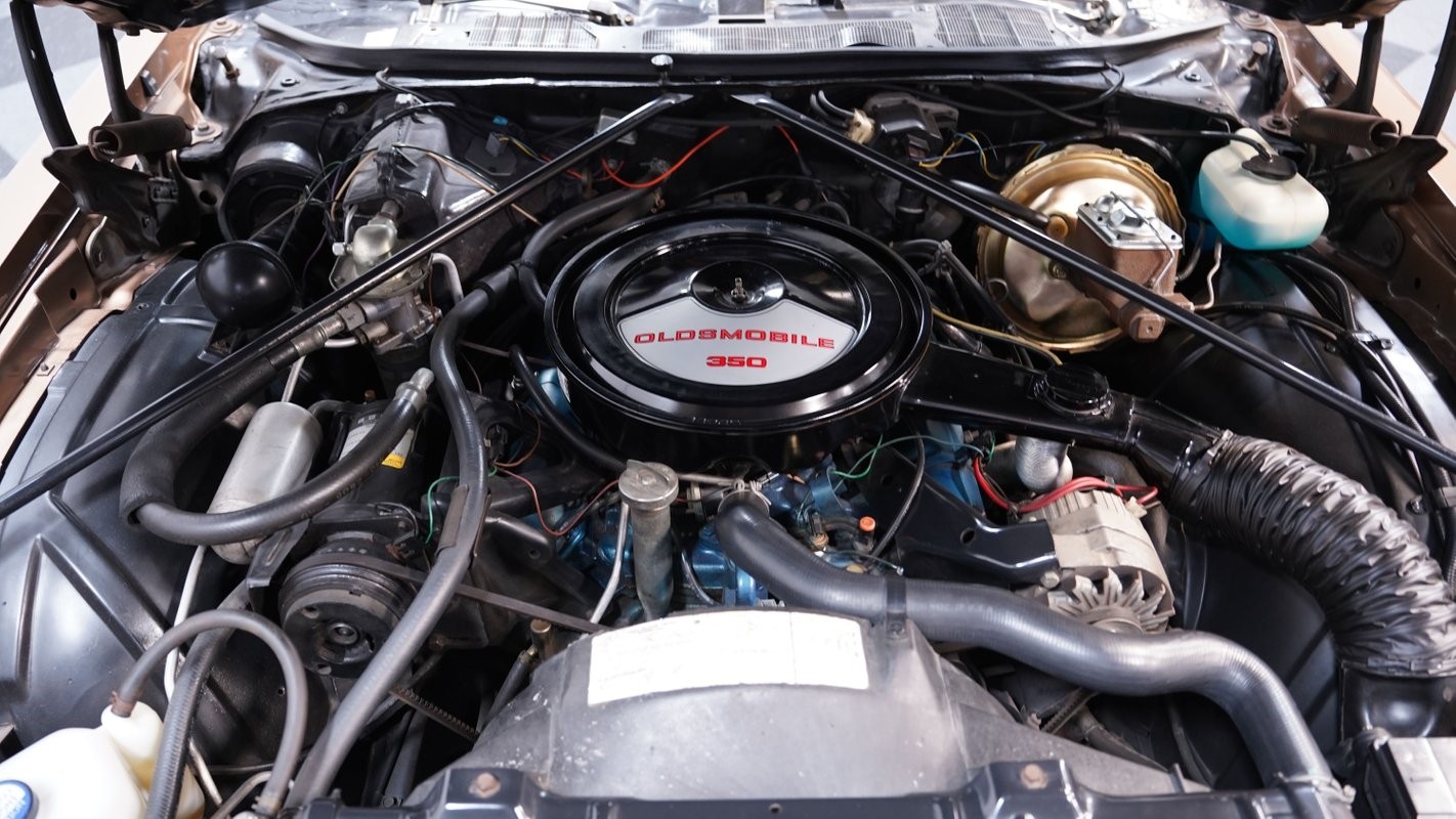 Oldsmobile-Cutlass-1976-Coupe-3