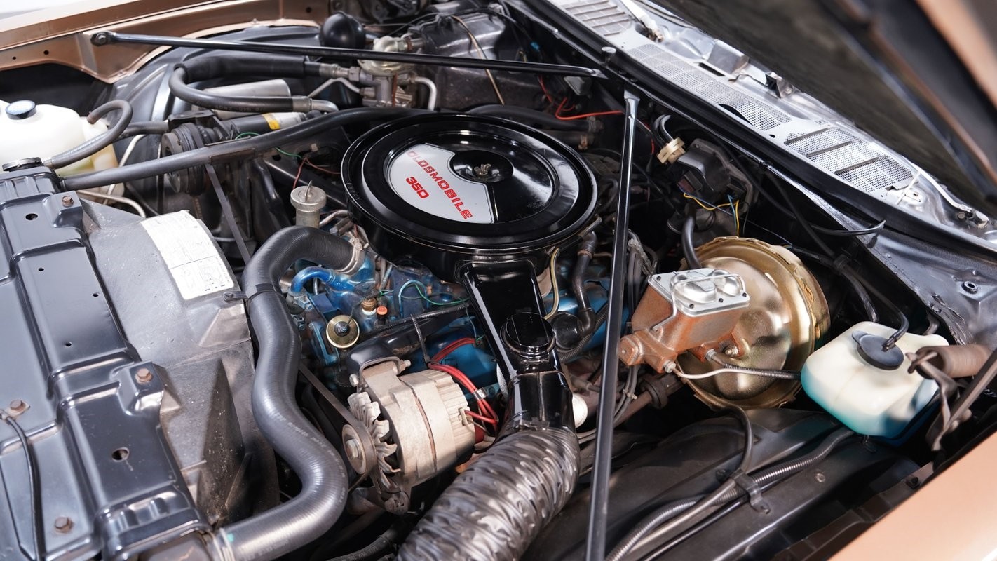 Oldsmobile-Cutlass-1976-Coupe-30