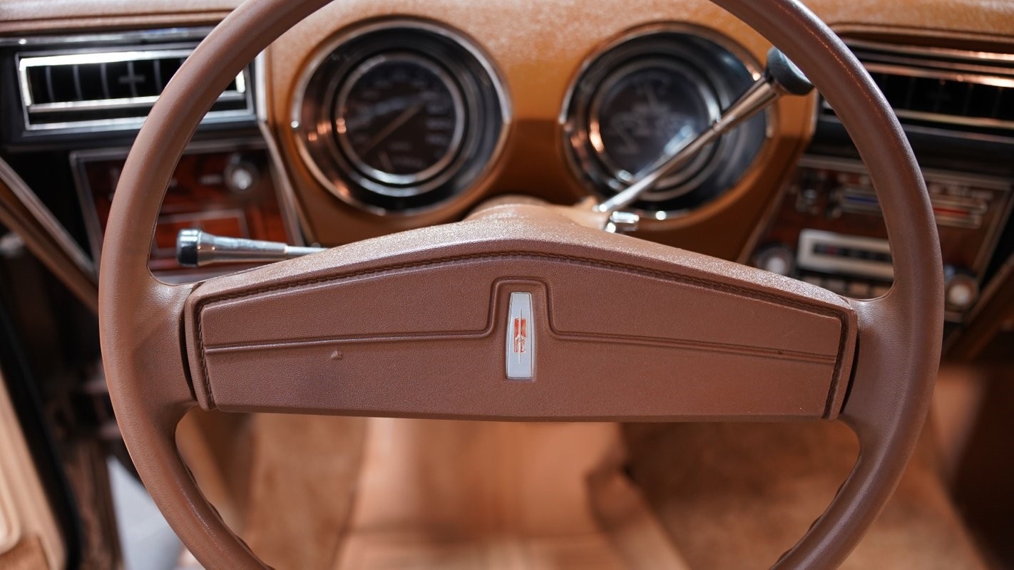 Oldsmobile-Cutlass-1976-Coupe-34