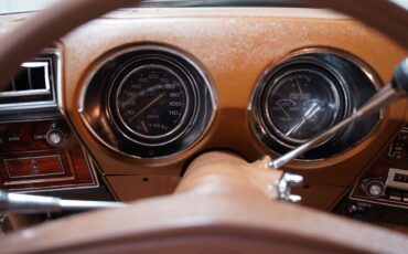 Oldsmobile-Cutlass-1976-Coupe-35