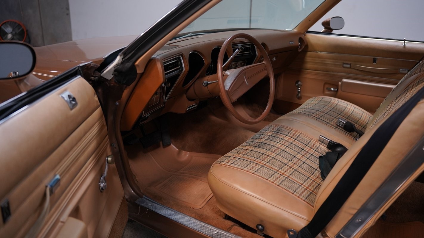 Oldsmobile-Cutlass-1976-Coupe-4