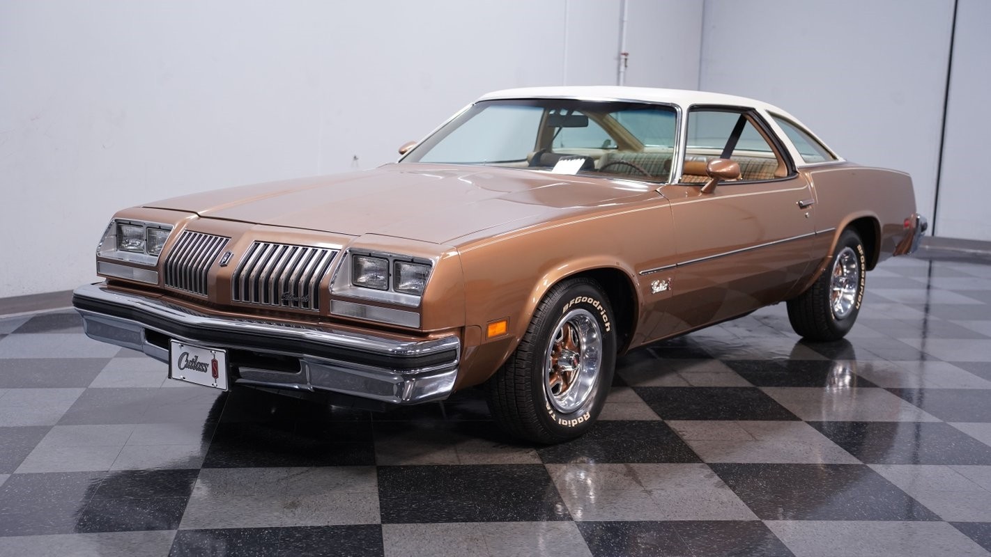 Oldsmobile-Cutlass-1976-Coupe-5