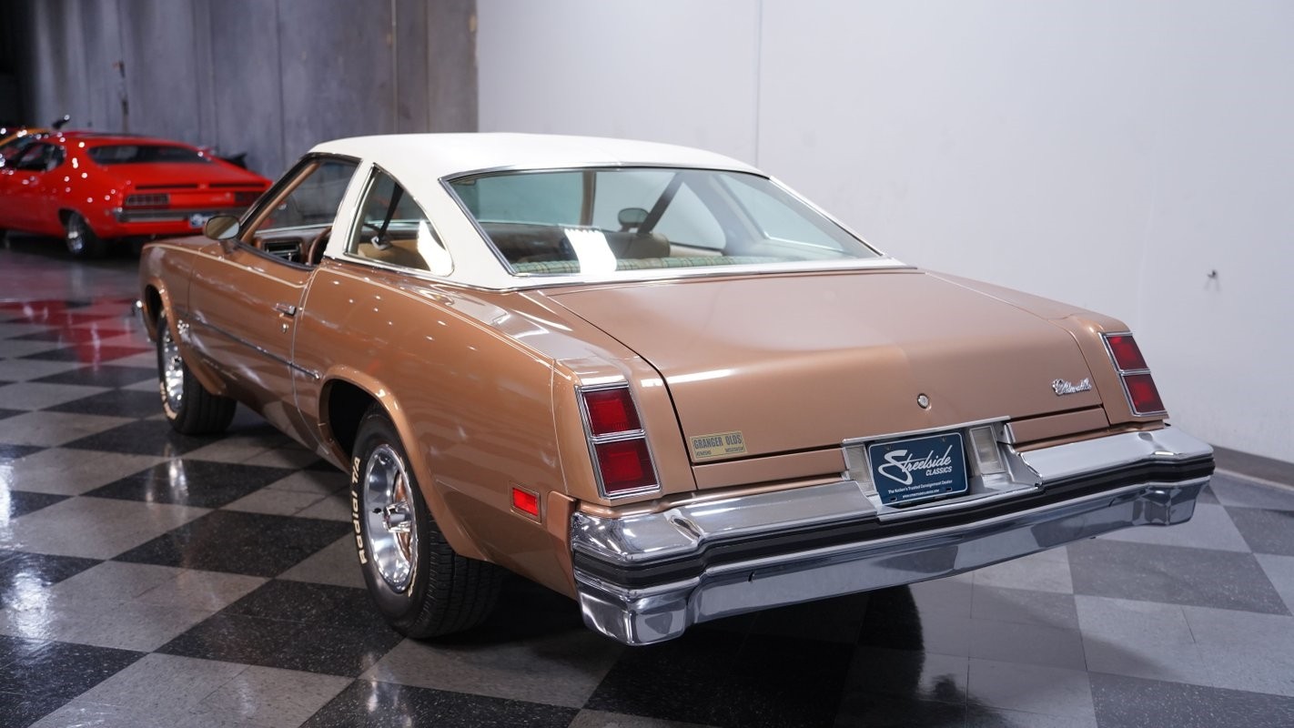 Oldsmobile-Cutlass-1976-Coupe-8