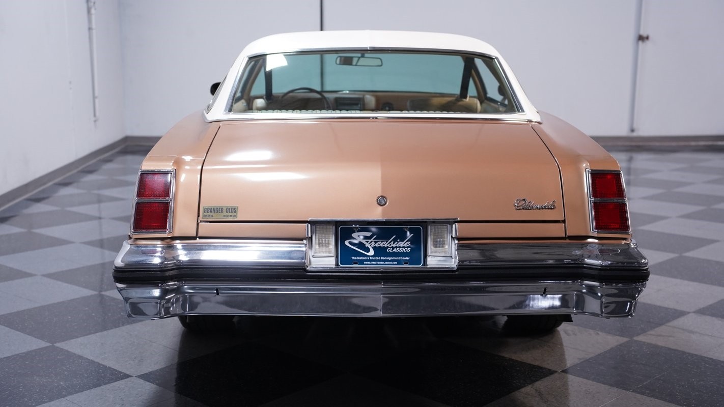 Oldsmobile-Cutlass-1976-Coupe-9
