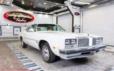 Oldsmobile-Cutlass-1977-13