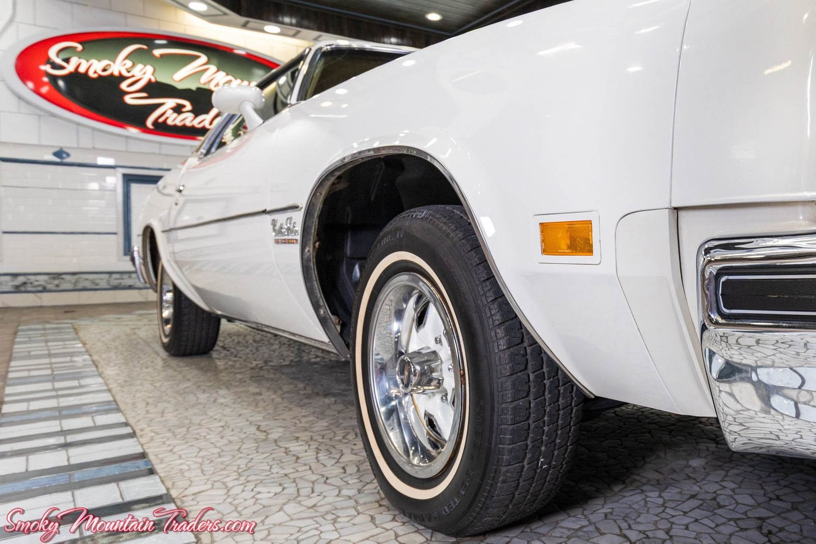 Oldsmobile-Cutlass-1977-15