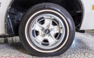 Oldsmobile-Cutlass-1977-16