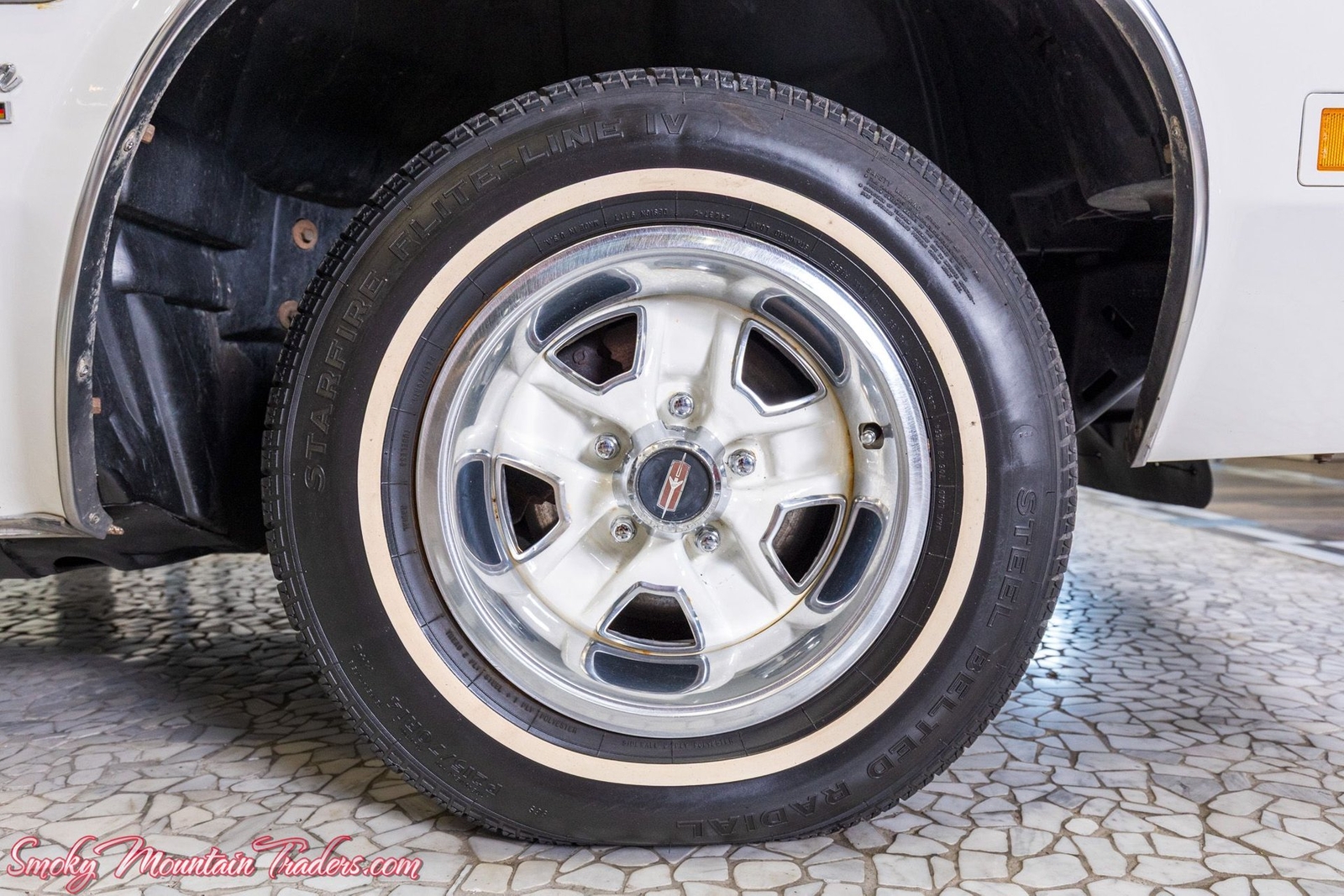 Oldsmobile-Cutlass-1977-16