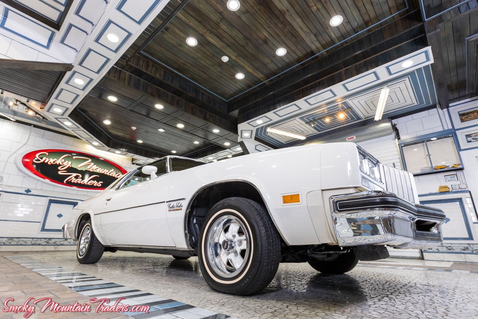 Oldsmobile-Cutlass-1977-17