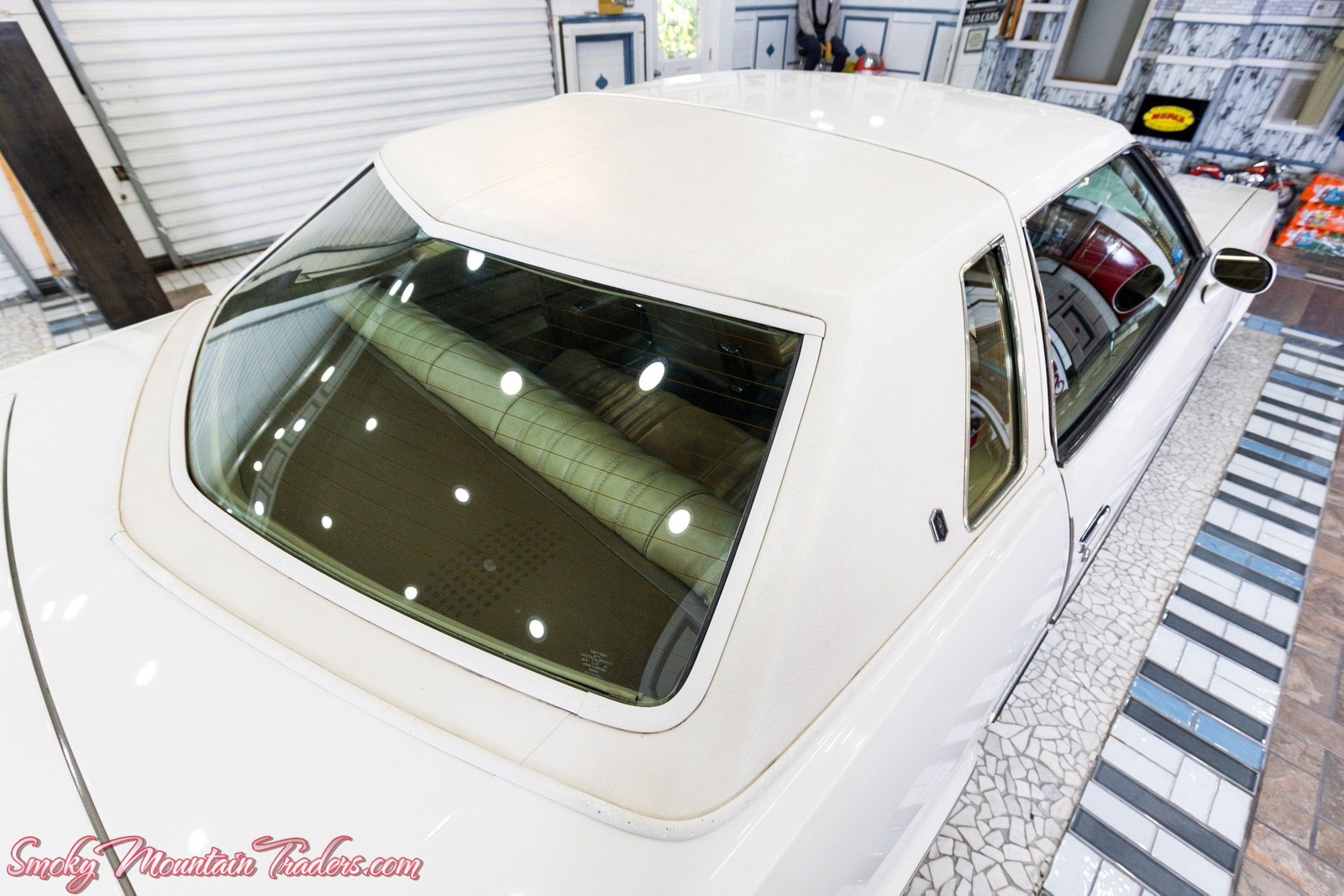 Oldsmobile-Cutlass-1977-21