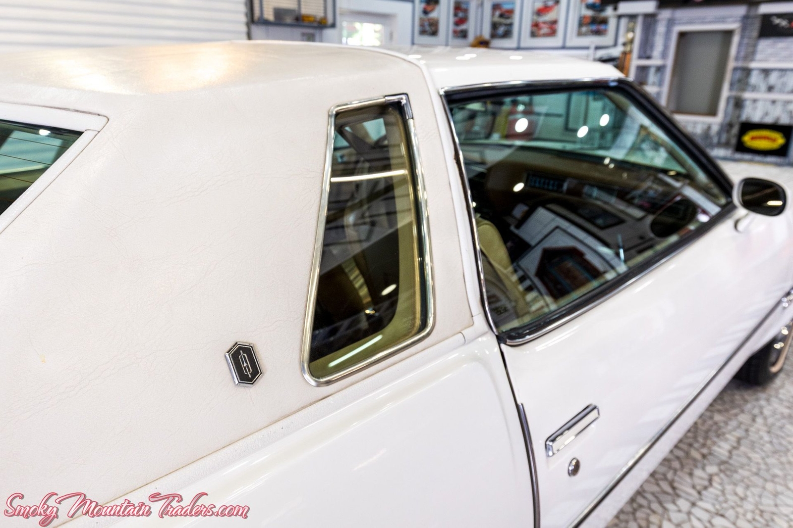 Oldsmobile-Cutlass-1977-22