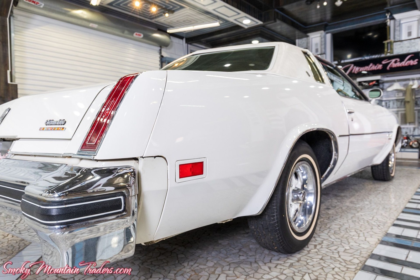 Oldsmobile-Cutlass-1977-23