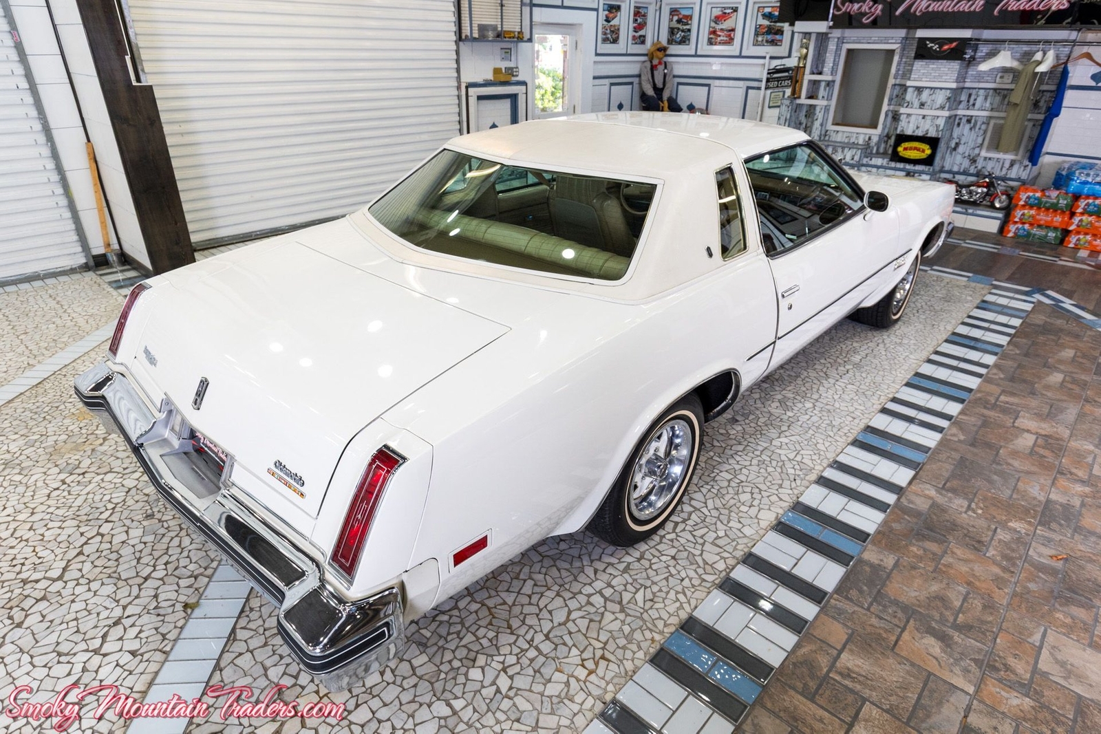 Oldsmobile-Cutlass-1977-24