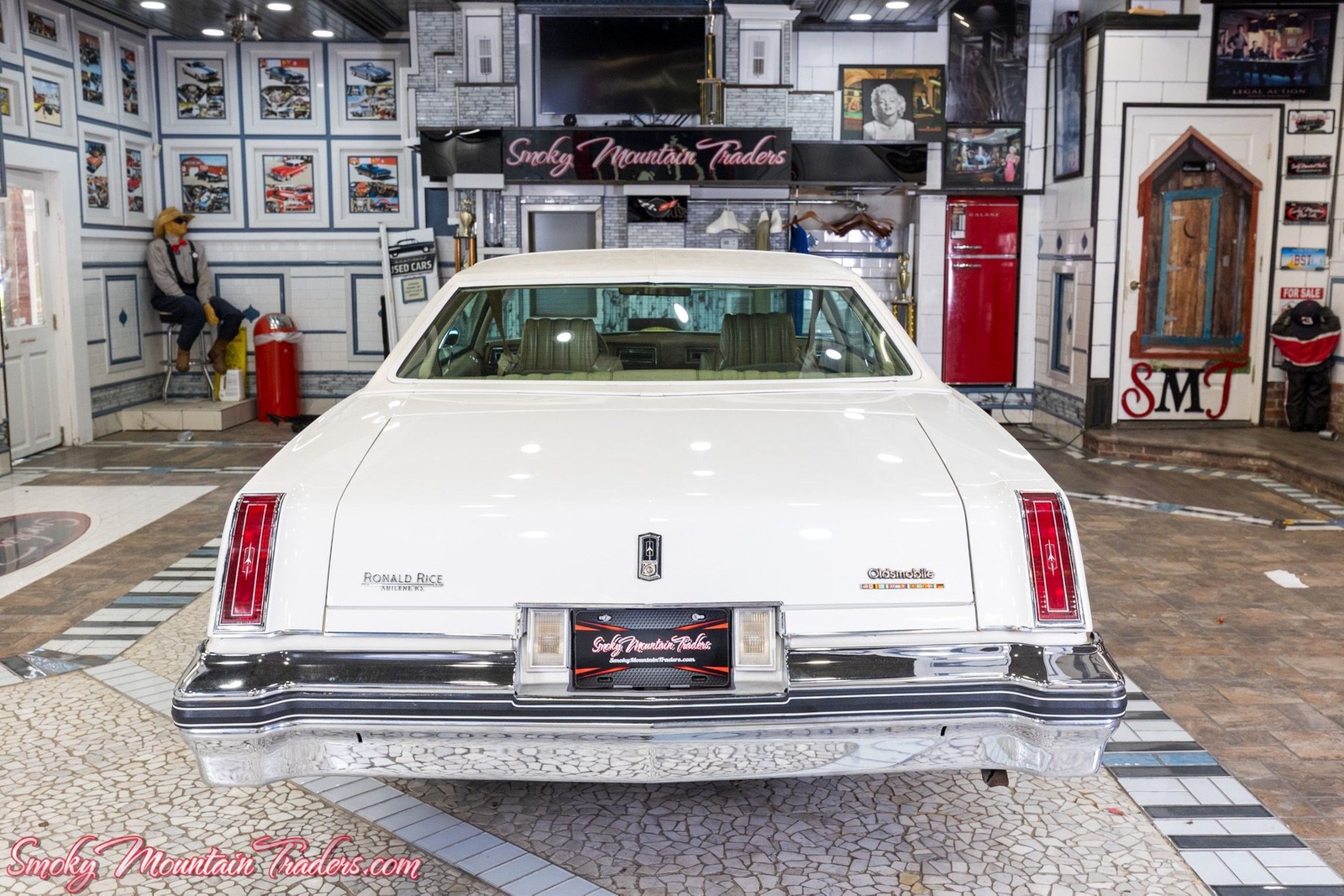 Oldsmobile-Cutlass-1977-27