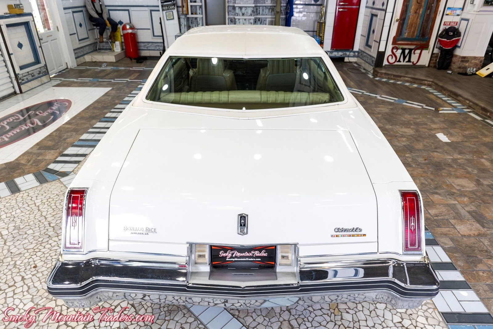 Oldsmobile-Cutlass-1977-28