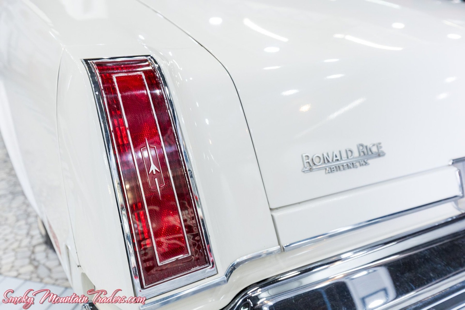 Oldsmobile-Cutlass-1977-29