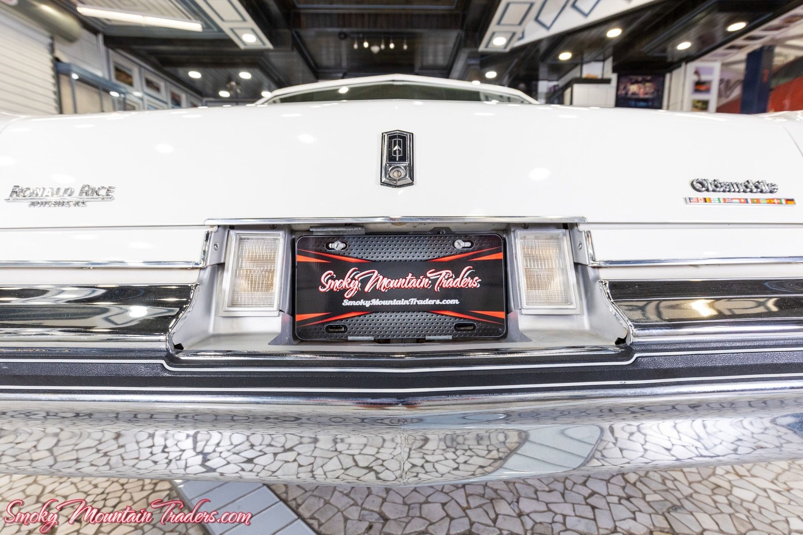 Oldsmobile-Cutlass-1977-30