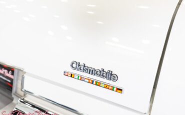 Oldsmobile-Cutlass-1977-32