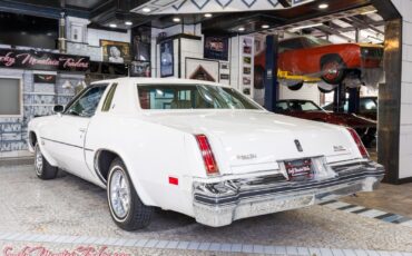 Oldsmobile-Cutlass-1977-34