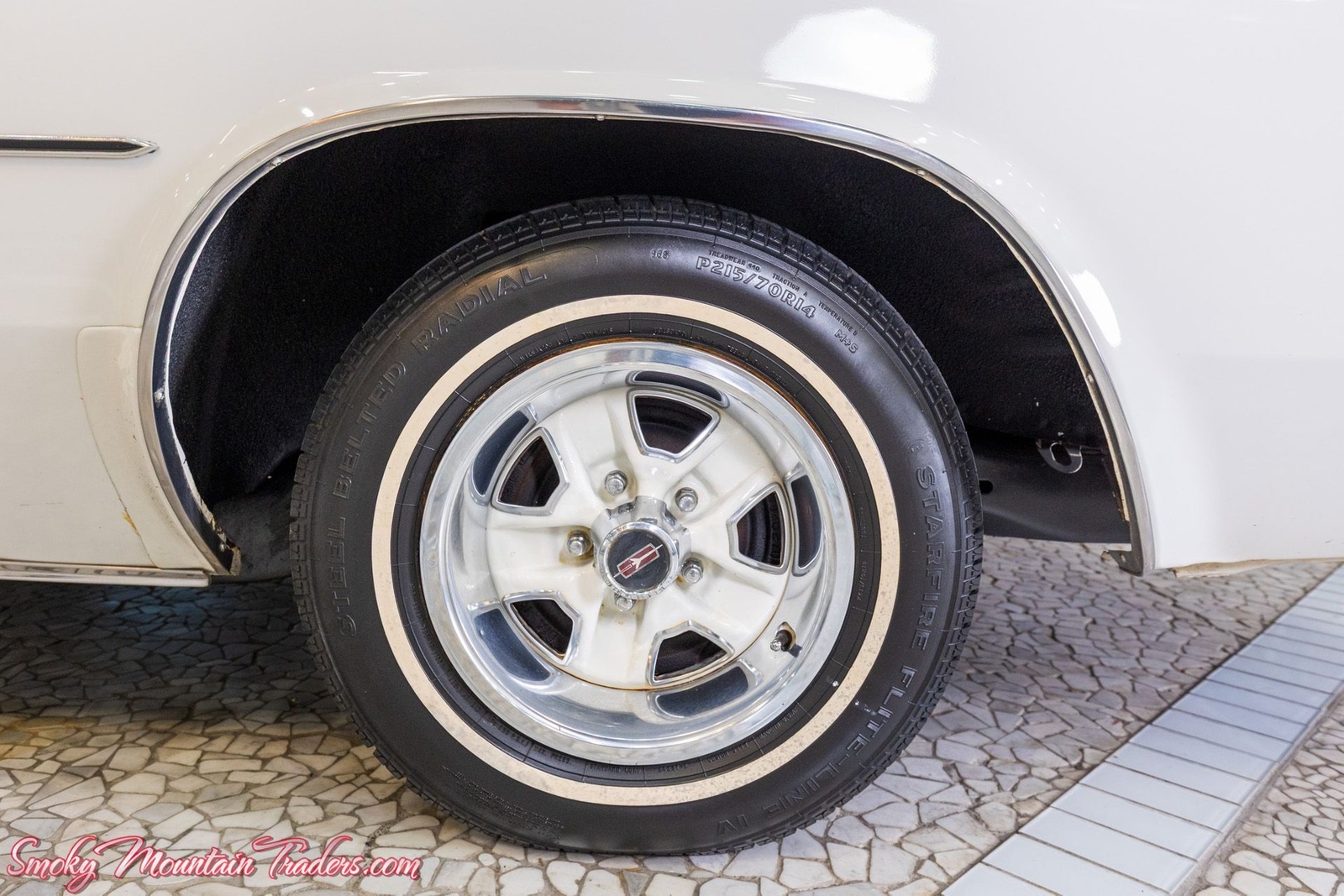 Oldsmobile-Cutlass-1977-36