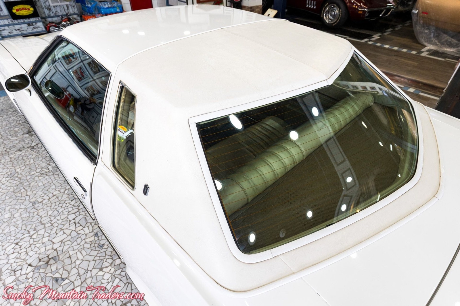 Oldsmobile-Cutlass-1977-37