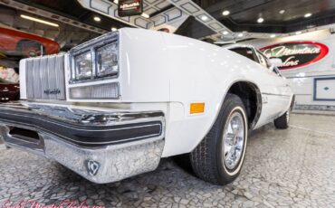 Oldsmobile-Cutlass-1977-5