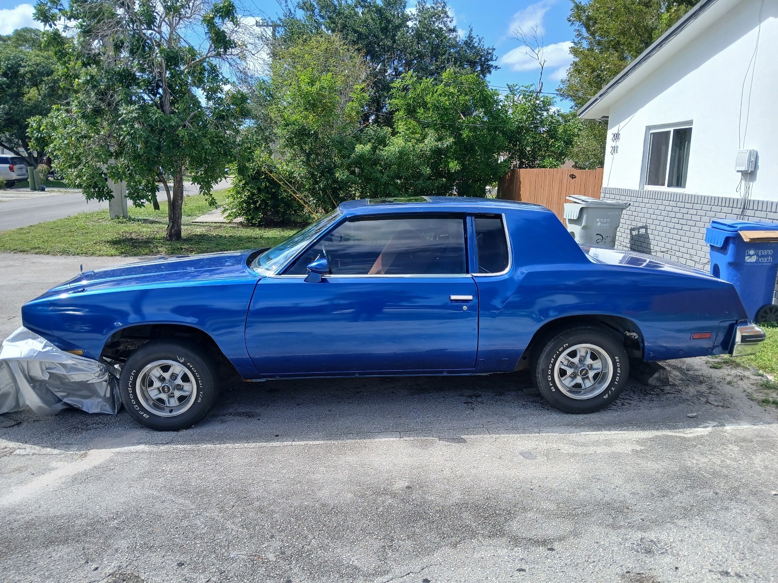 Oldsmobile-Cutlass-1980-Sedan-2