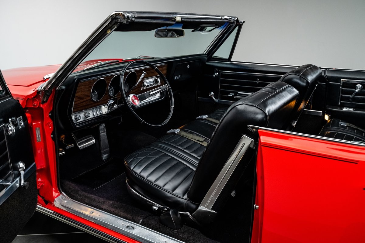 Oldsmobile-Delta-88-1967-Convertible-2
