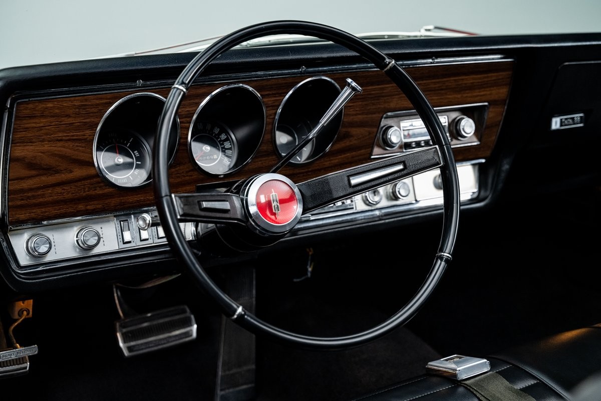 Oldsmobile-Delta-88-1967-Convertible-3
