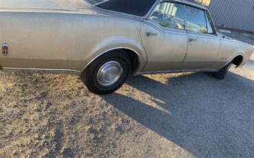 Oldsmobile-Delta-88-1968-Gold-Gold-11