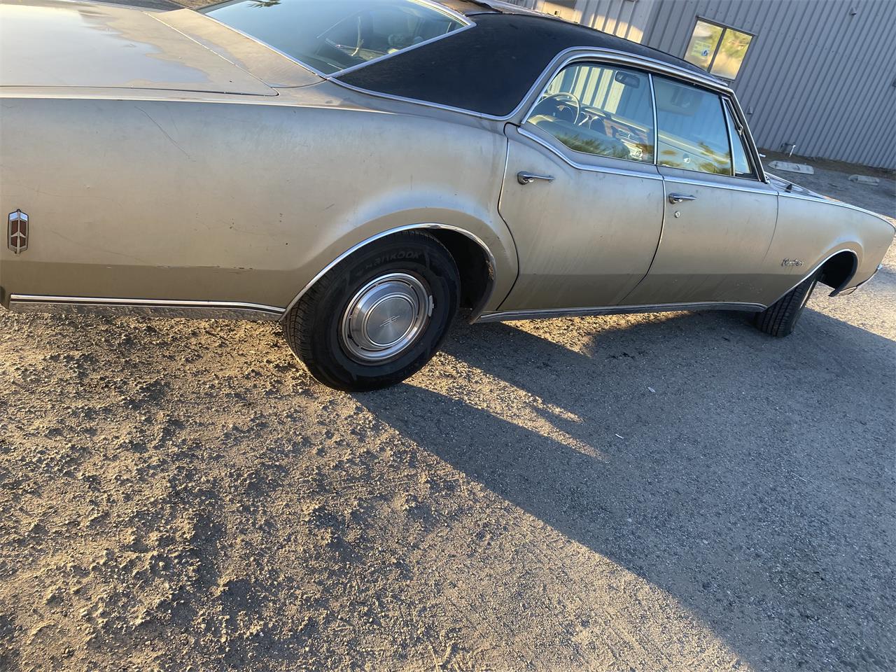 Oldsmobile-Delta-88-1968-Gold-Gold-11