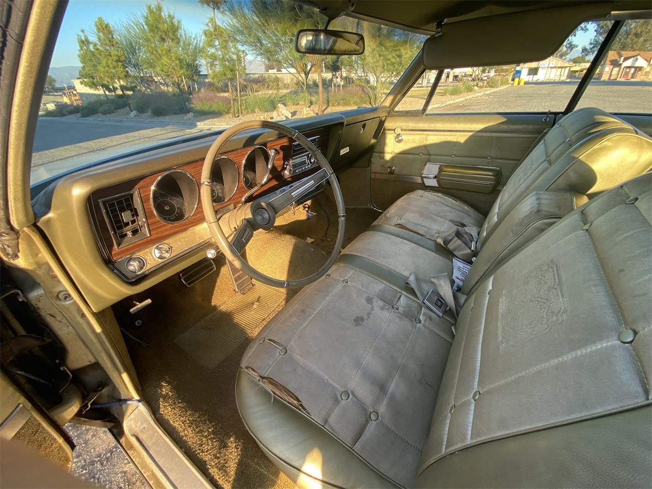 Oldsmobile-Delta-88-1968-Gold-Gold-14