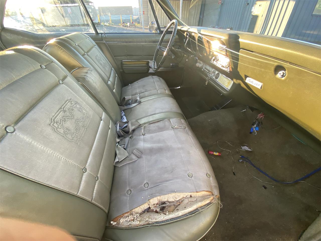 Oldsmobile-Delta-88-1968-Gold-Gold-17