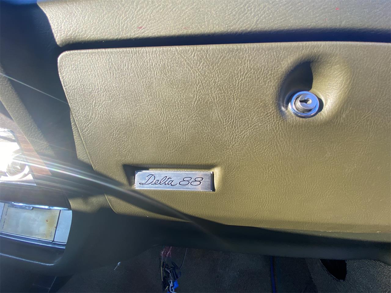 Oldsmobile-Delta-88-1968-Gold-Gold-18