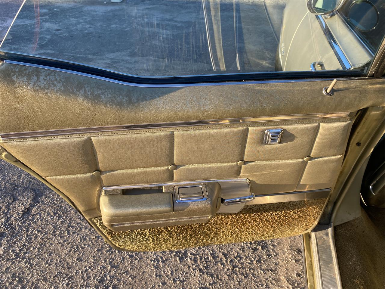 Oldsmobile-Delta-88-1968-Gold-Gold-20