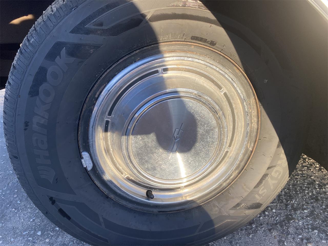 Oldsmobile-Delta-88-1968-Gold-Gold-24