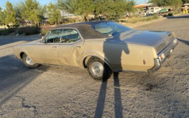 Oldsmobile-Delta-88-1968-Gold-Gold-3