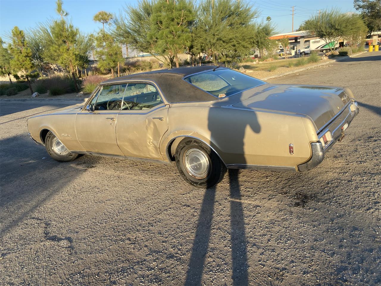 Oldsmobile-Delta-88-1968-Gold-Gold-3