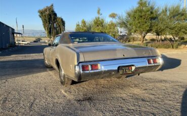 Oldsmobile-Delta-88-1968-Gold-Gold-4